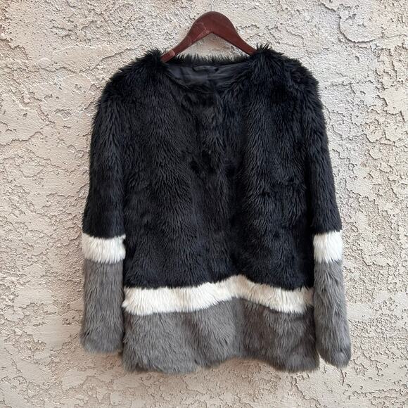 Forever 21 Colorblock Faux Fur Jacket Black White Gray Size Medium - Picture 2 of 5